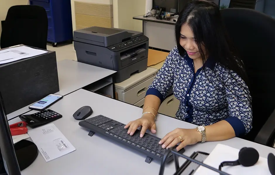 Engineers monitor the loading performance of rearchitected web applications from outdated visual foxpro platforms.